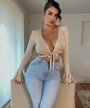 Я нежная и страстная, готовая исполнить самые сокровенные желания. В Москве я живу уже несколько лет, и знаю город как свои пять пальцев.
🔥 Мои услуги включают все, что вы можете себе представить: классический и оральный секс, массаж, стриптиз, ролевые игры. Я открыта для экспериментов и всегда готова попробовать что-то новое. Гарантирую полное удовлетворение и ни одной секунды скуки.
💫 У меня есть множество положительных отзывов от довольных клиентов, которые приходят ко мне снова и снова. Заходите на мой профиль, чтобы увидеть фото, которые не оставят вас равнодушными.
💌 Если вы ищете незабываемые встречи в Москве, то я готова стать вашей лучшей компанией. Позвоните мне и давайте создадим незабываемые воспоминания вместе. 14843, 21 год